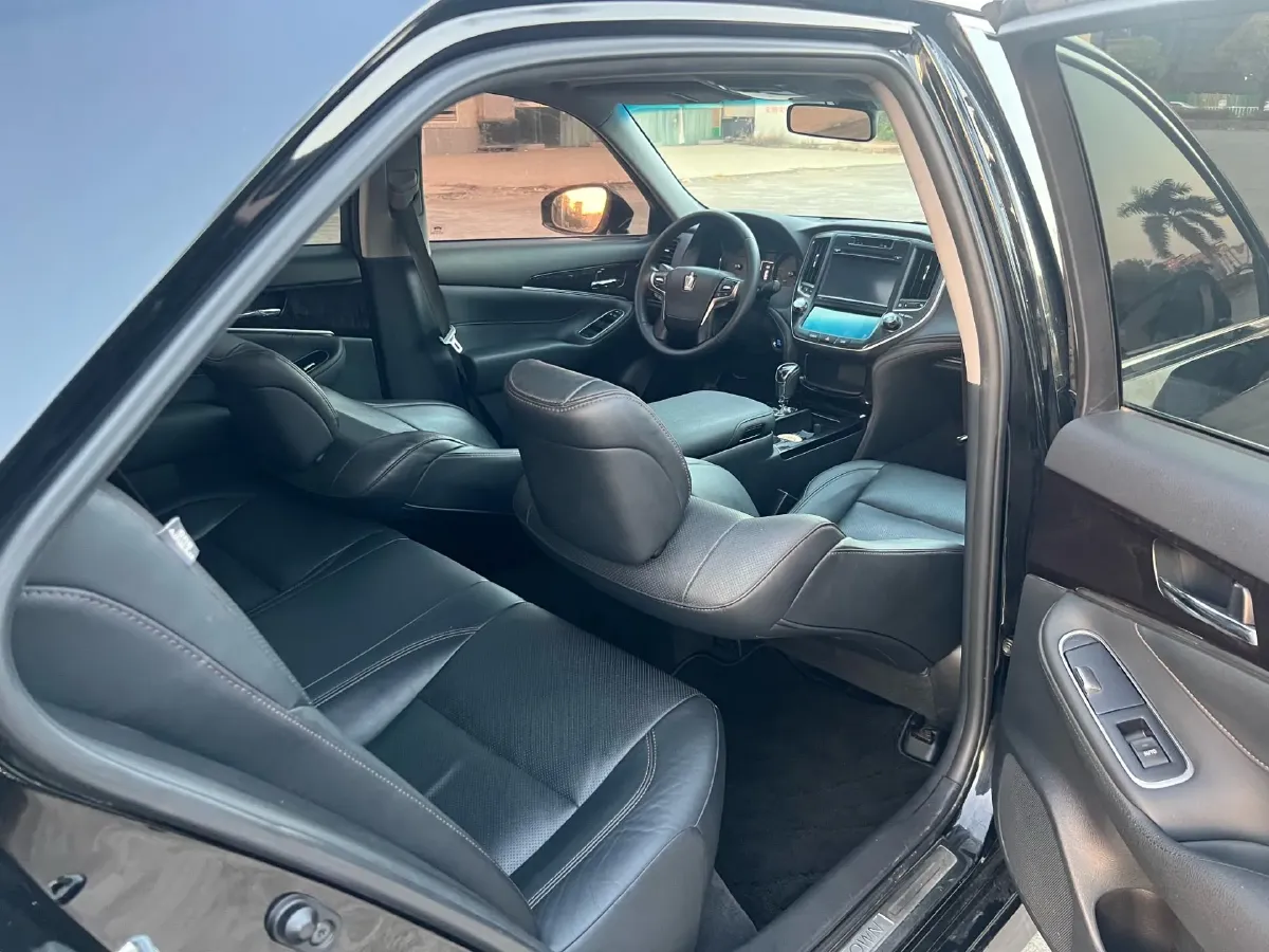 2015 Toyota Crown 2.0T 235HP L4 8AT,autocango,china used car exporter,china ev exporter,chinese used car exporter,chinese used ev exporter