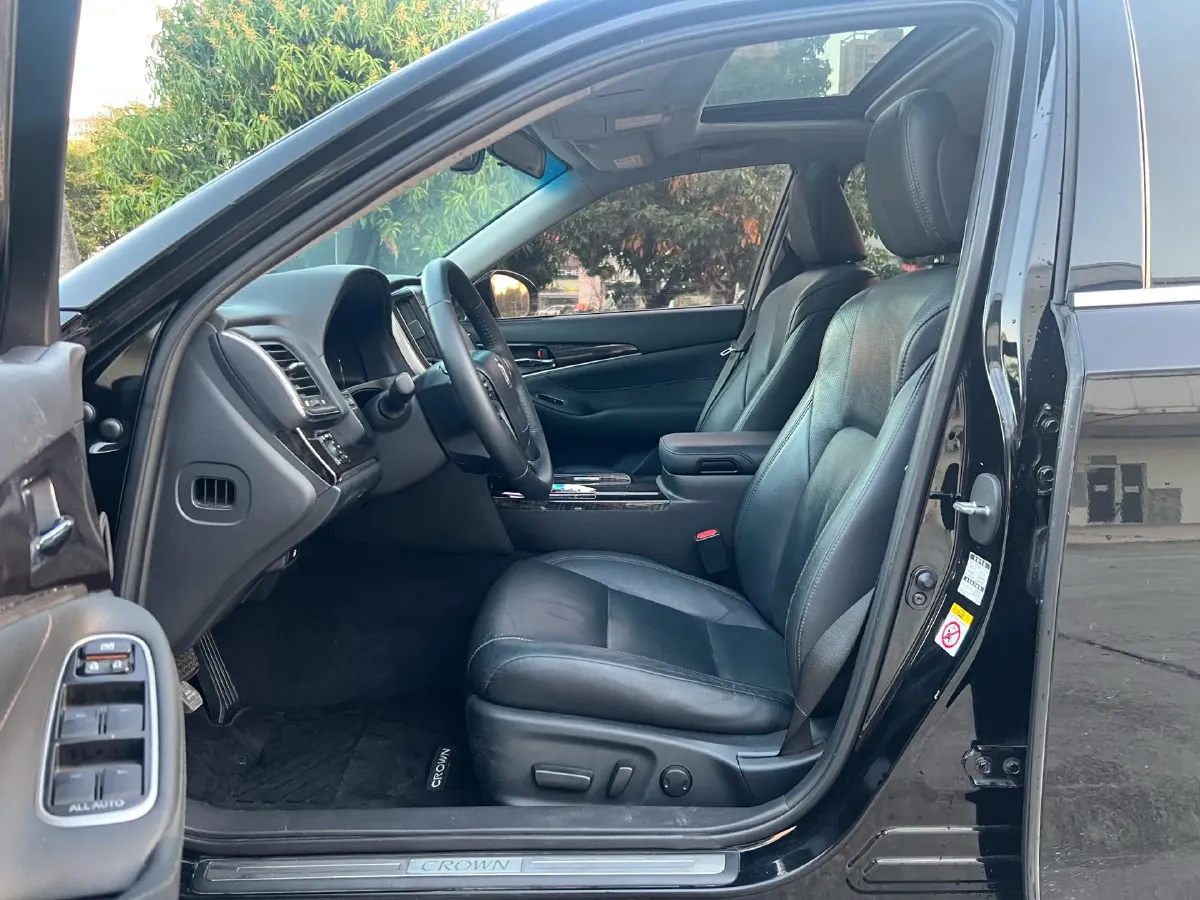 2015 Toyota Crown 2.0T 235HP L4 8AT,autocango,china used car exporter,china ev exporter,chinese used car exporter,chinese used ev exporter