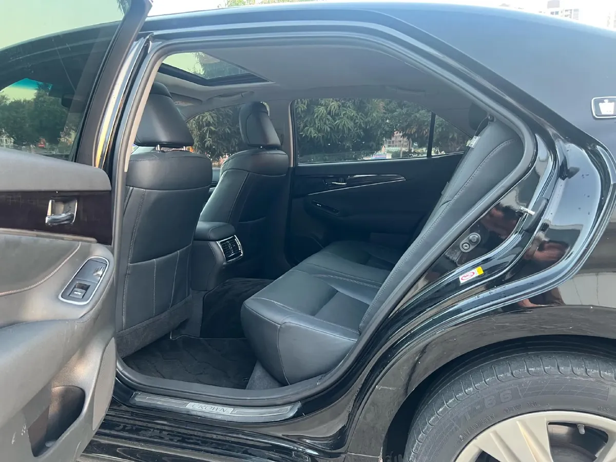 2015 Toyota Crown 2.0T 235HP L4 8AT,autocango,china used car exporter,china ev exporter,chinese used car exporter,chinese used ev exporter