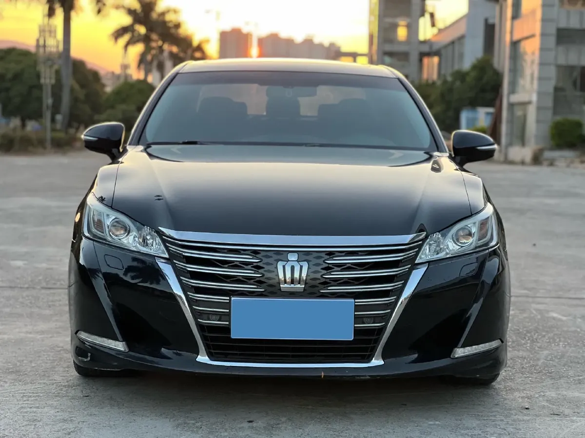 2015 Toyota Crown 2.0T 235HP L4 8AT,autocango,china used car exporter,china ev exporter,chinese used car exporter,chinese used ev exporter