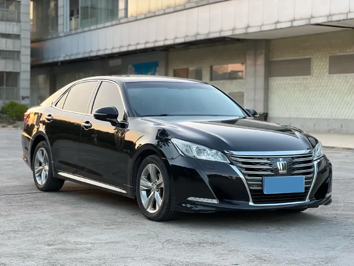 2015 Toyota Crown 2.0T 235HP L4 8AT,autocango,china used car exporter,china ev exporter,chinese used car exporter,chinese used ev exporter