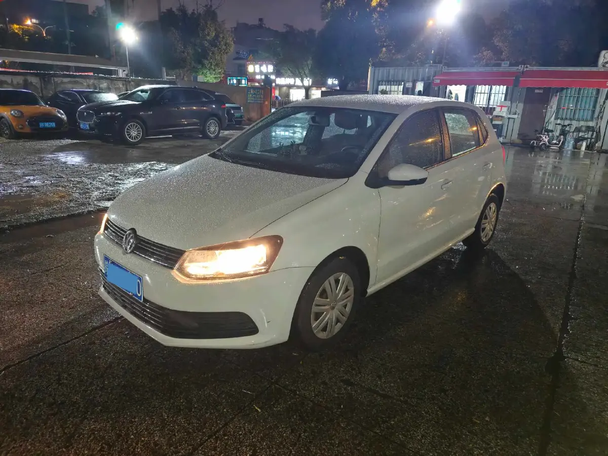 2016 Volkswagen Polo 1.4L 90HP L4 6AT