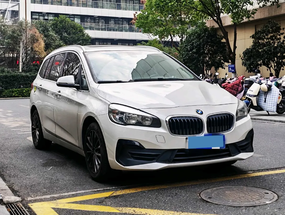 2019 BMW 2 Series SUV 1.5T 140HP L3 7DCT,autocango,china used car exporter,china ev exporter,chinese used car exporter,chinese used ev exporter