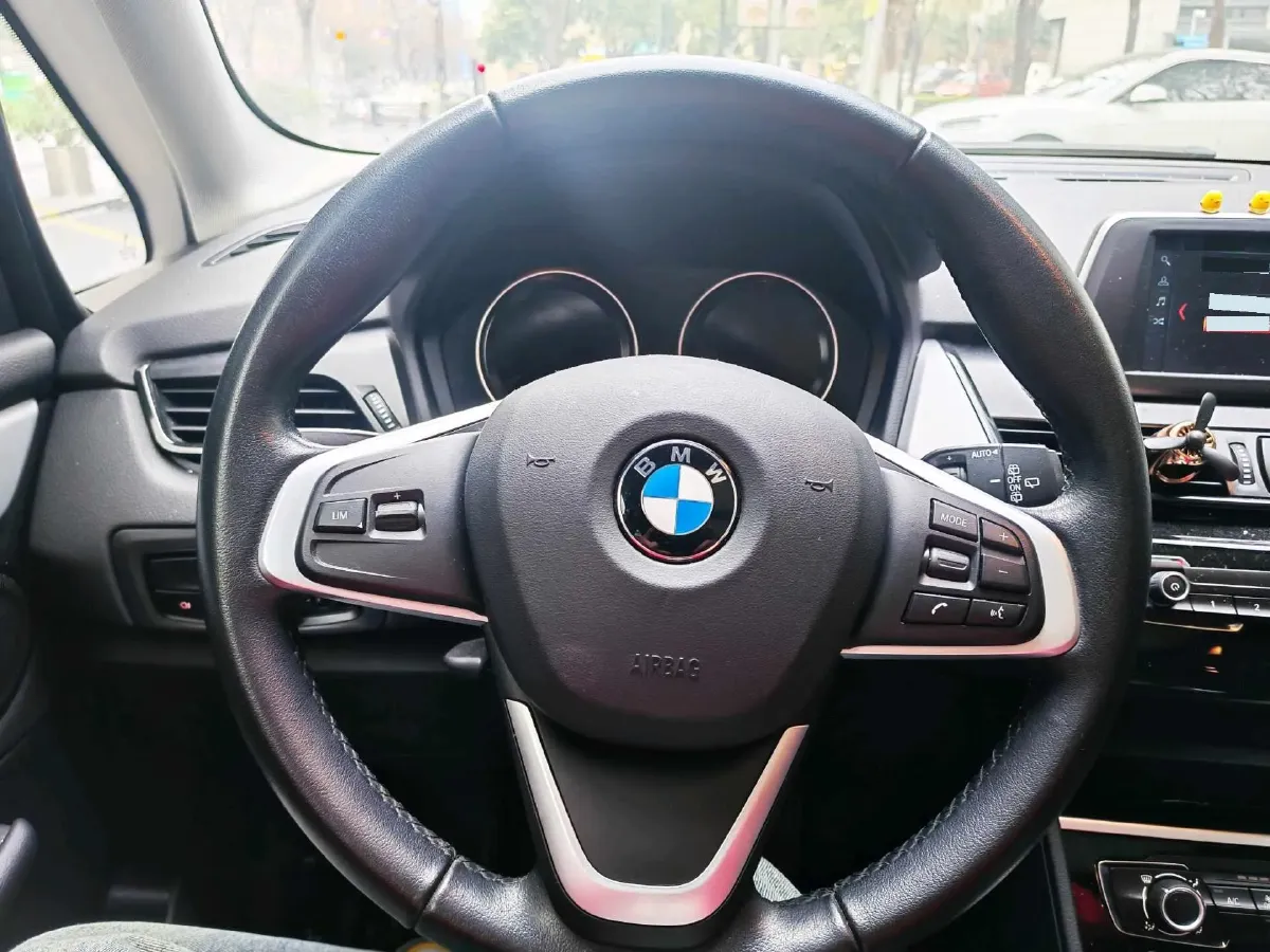 2019 BMW 2 Series SUV 1.5T 140HP L3 7DCT,autocango,china used car exporter,china ev exporter,chinese used car exporter,chinese used ev exporter