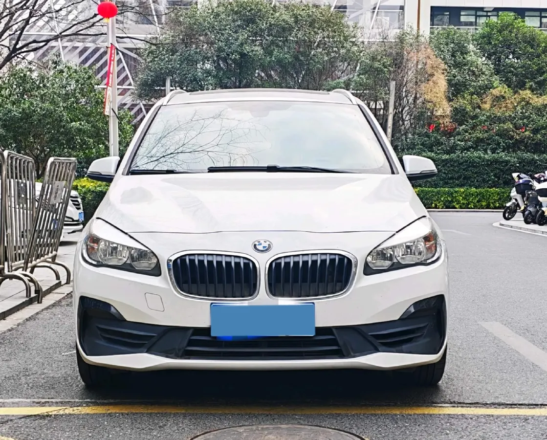 2019 BMW 2 Series SUV 1.5T 140HP L3 7DCT,autocango,china used car exporter,china ev exporter,chinese used car exporter,chinese used ev exporter
