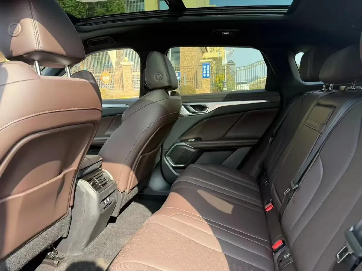 2024 WEY Mocha 1.5T 170HP L4 4DHT PHEV 35.04KWH,autocango,china used car exporter,china ev exporter,chinese used car exporter,chinese used ev exporter