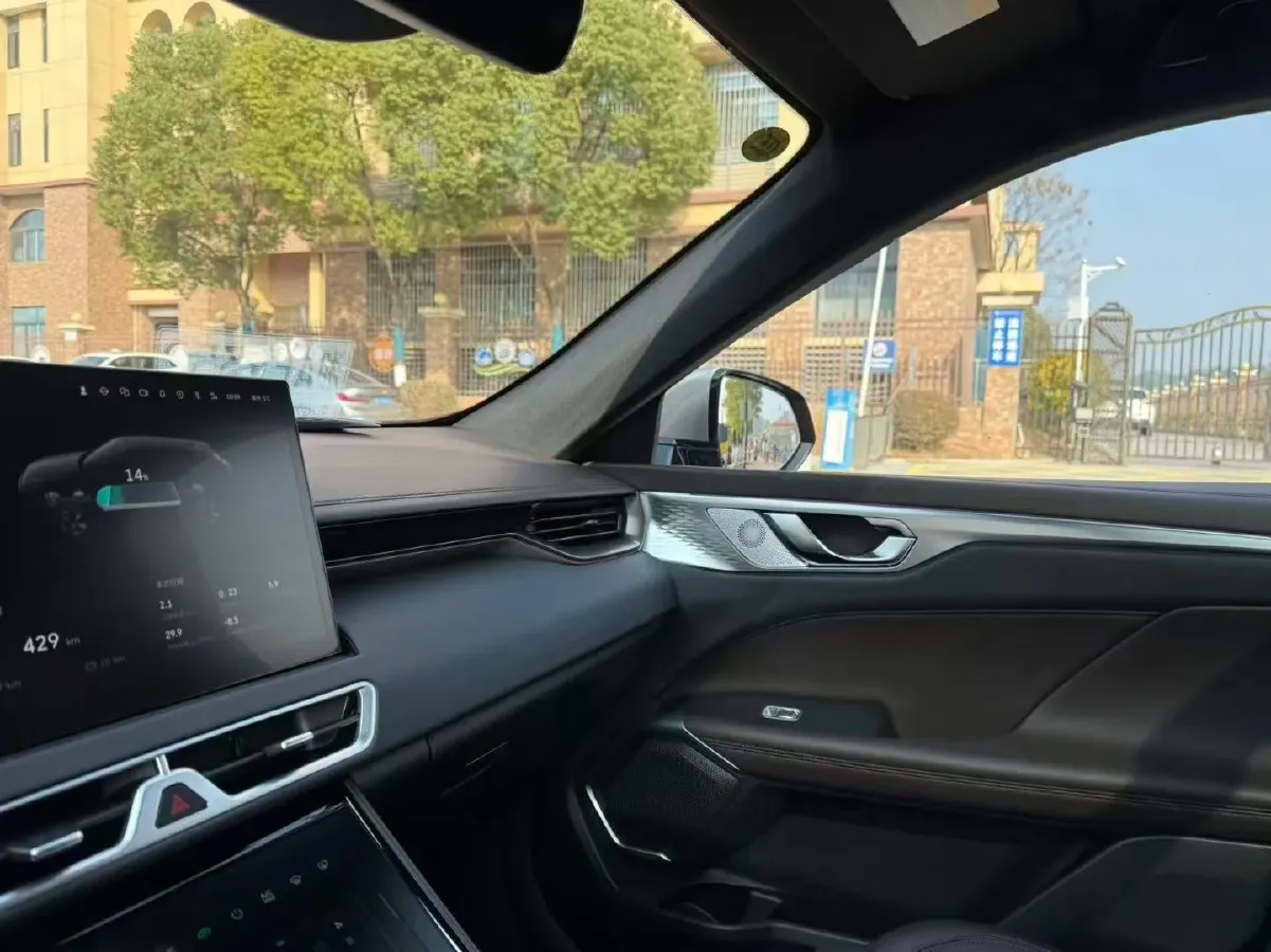 2024 WEY Mocha 1.5T 170HP L4 4DHT PHEV 35.04KWH,autocango,china used car exporter,china ev exporter,chinese used car exporter,chinese used ev exporter