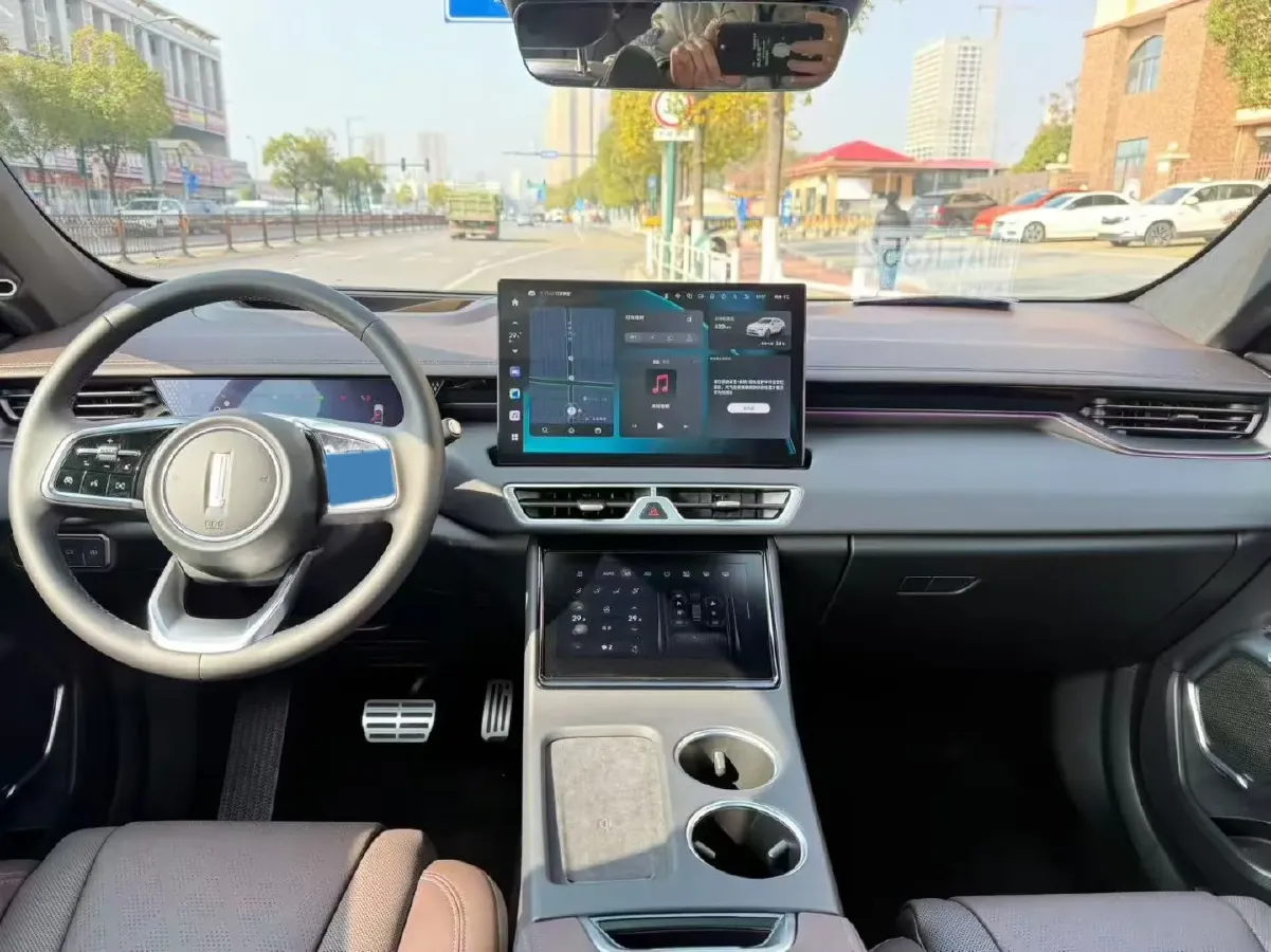 2024 WEY Mocha 1.5T 170HP L4 4DHT PHEV 35.04KWH,autocango,china used car exporter,china ev exporter,chinese used car exporter,chinese used ev exporter