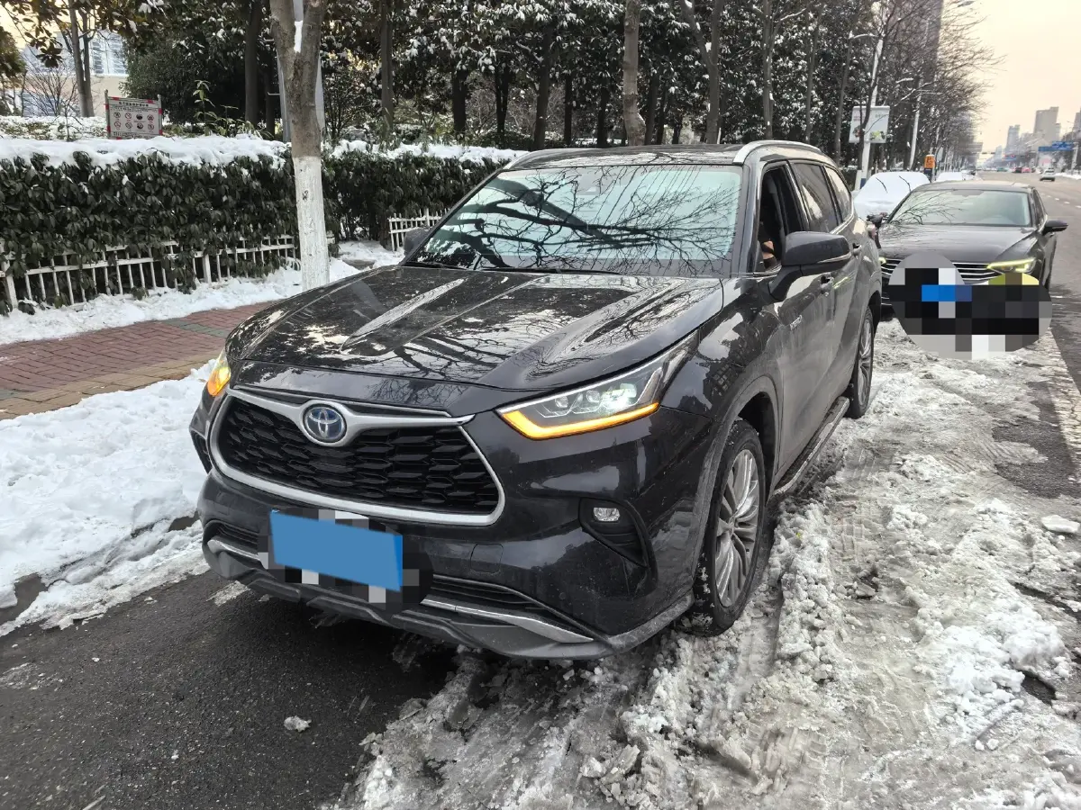 2023 Toyota Highlander 2.5L 189HP L4 E-CVT Hybrid