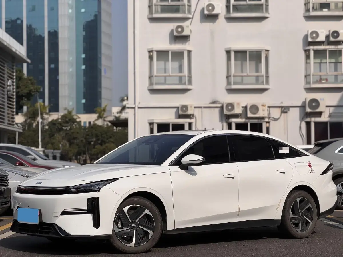 2024 Geely Galaxy L6 1.5T 163HP L4 3DHT PHEV