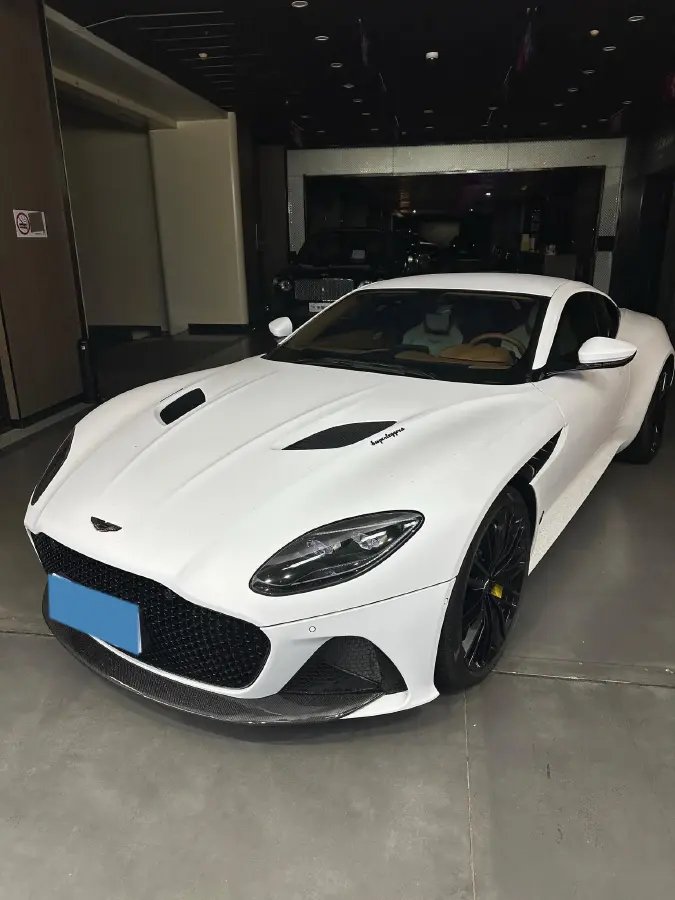 2023 Aston Martin DBS 5.2T 725HP V12 8AT