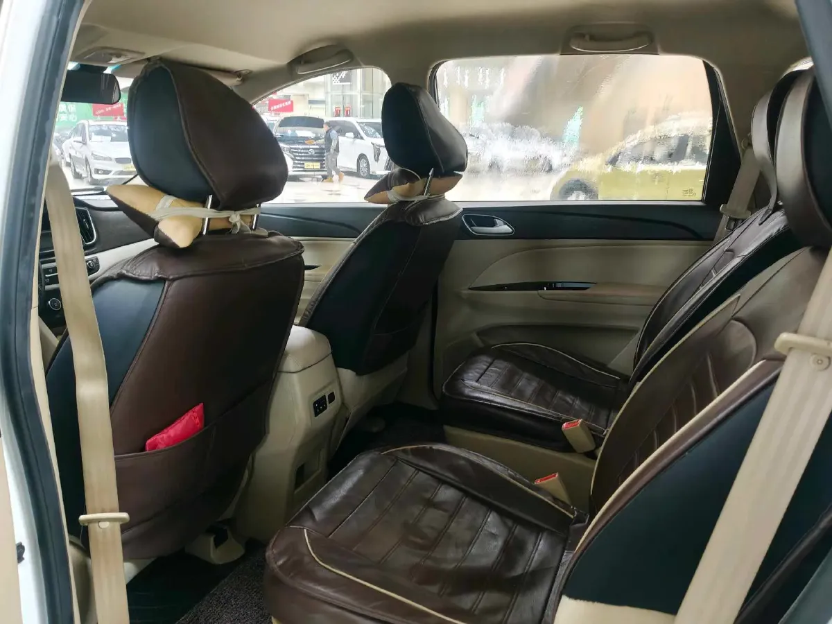 2019 BaoJun 730 1.5L 105HP L4 6MT,autocango,china used car exporter,china ev exporter,chinese used car exporter,chinese used ev exporter