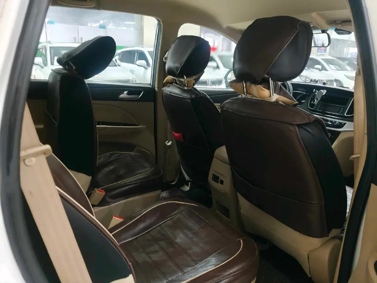 2019 BaoJun 730 1.5L 105HP L4 6MT,autocango,china used car exporter,china ev exporter,chinese used car exporter,chinese used ev exporter