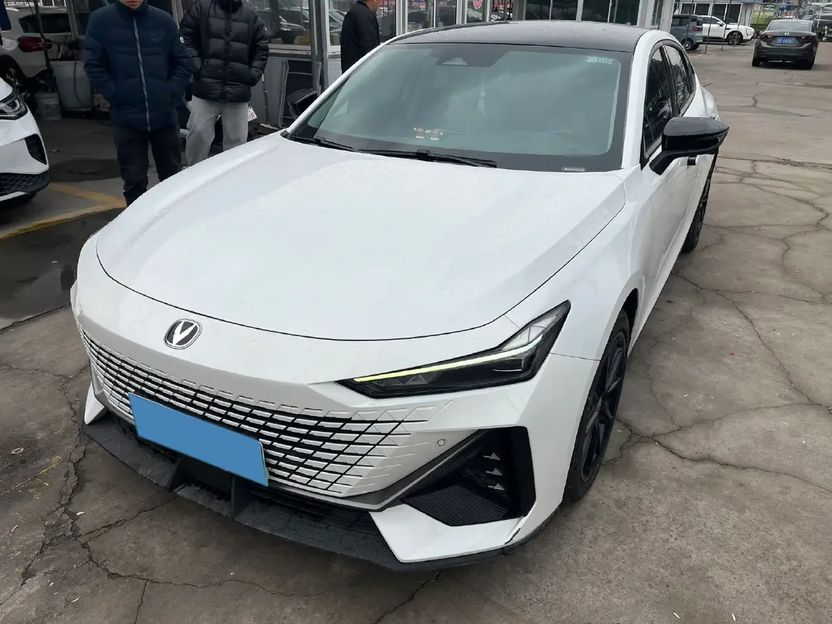 2023 ChangAn UNI-V iDD 1.5T 170HP L4 6TCT PHEV 18.4KWH