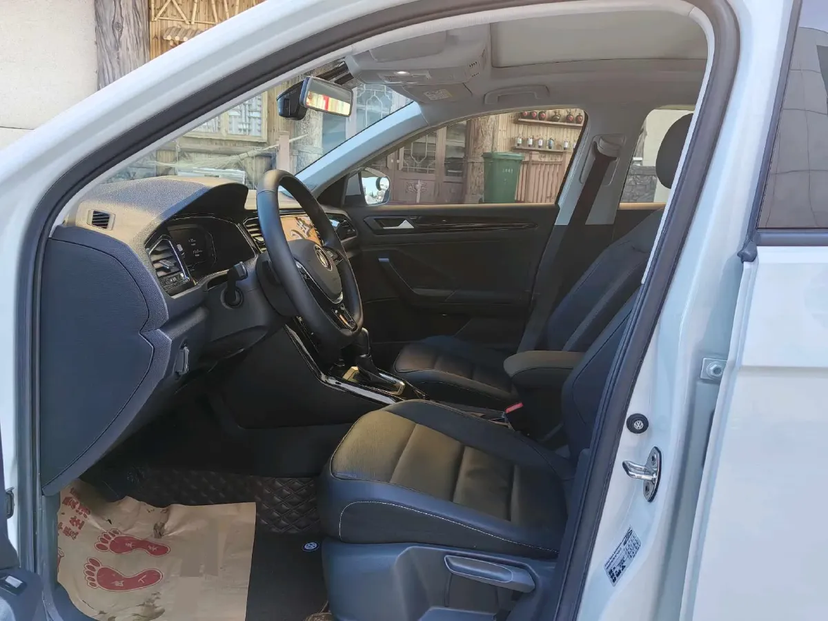 2021 Volkswagen T-Roc 1.4T 150HP L4 7DCT,autocango,china used car exporter,china ev exporter,chinese used car exporter,chinese used ev exporter
