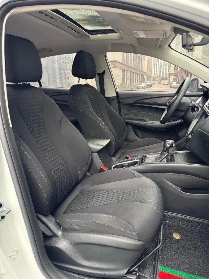 2019 Roewe i5 1.5L 120HP L4 CVT,autocango,china used car exporter,china ev exporter,chinese used car exporter,chinese used ev exporter