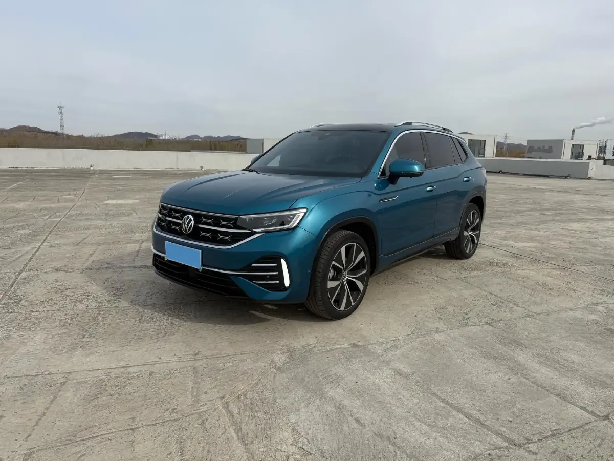 2023 Volkswagen Tayron 2.0T 220HP L4 7DCT