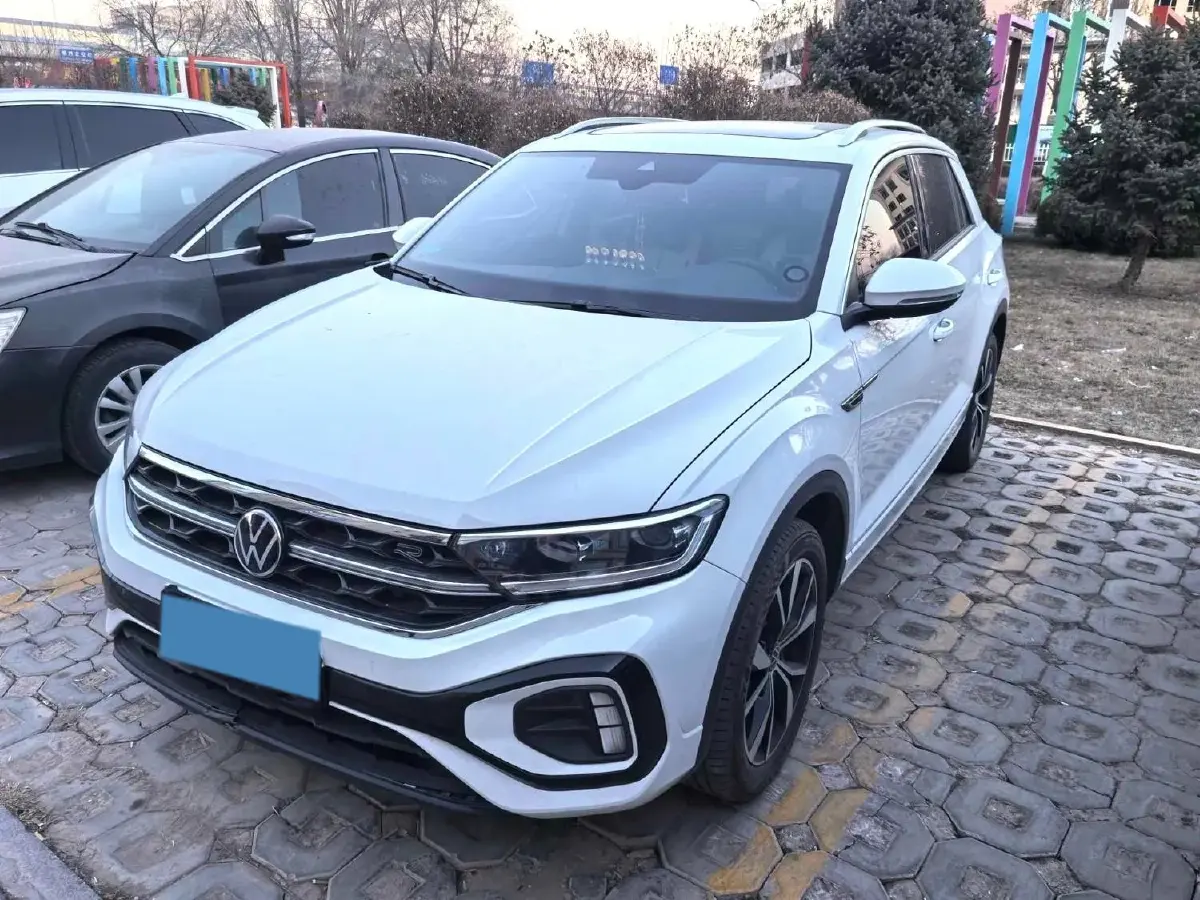 2025 Volkswagen T-Roc 1.5T 160HP L4 7DCT