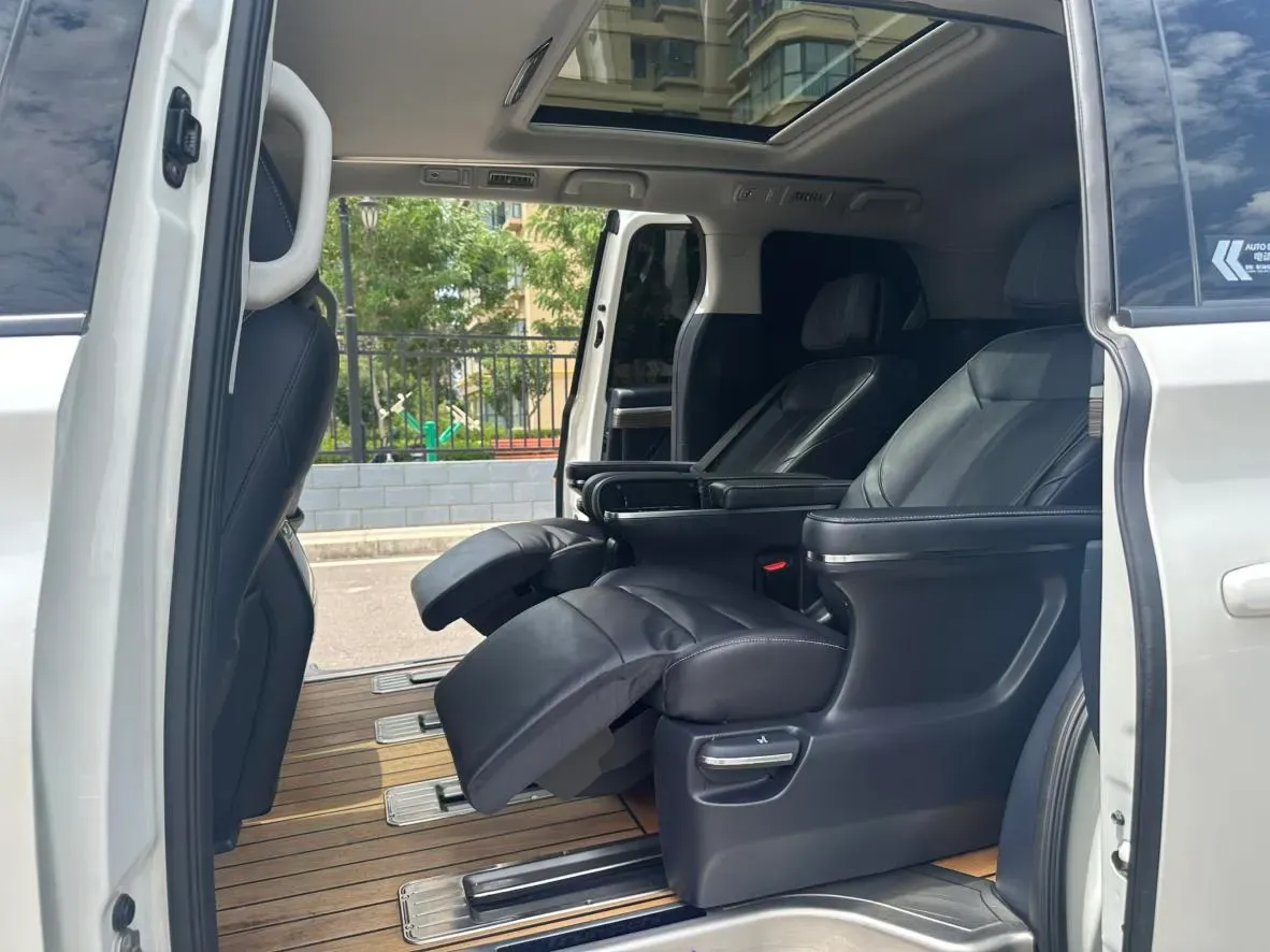 2021 GAC Trumpchi M8 2.0T 252HP L4 8AT,autocango,china used car exporter,china ev exporter,chinese used car exporter,chinese used ev exporter