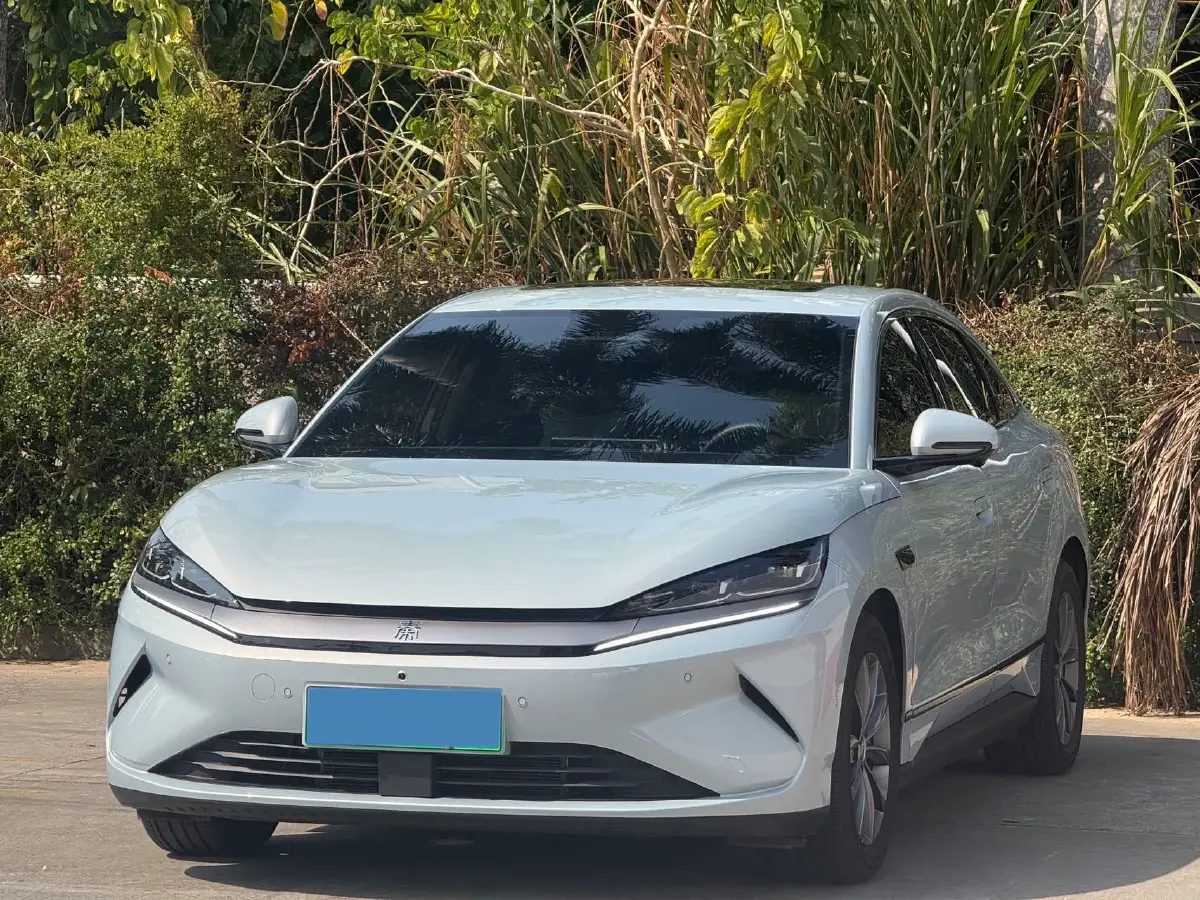 2025 BYD QinL BEV