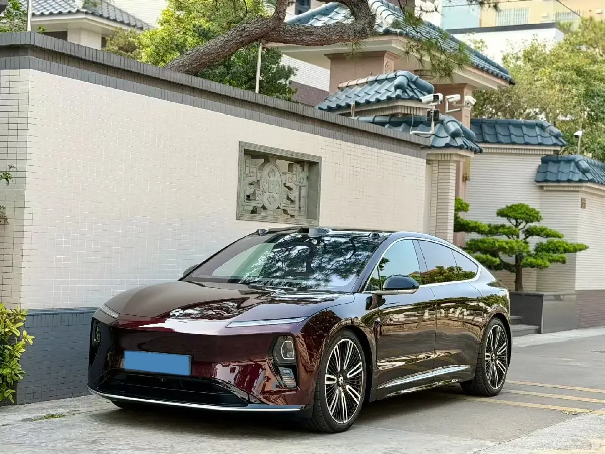 2025 NIO ET9 BEV