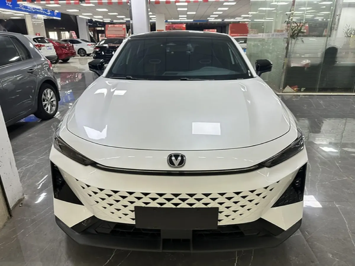 2024 ChangAn UNI-V 1.5T 188HP L4 7DCT,autocango,china used car exporter,china ev exporter,chinese used car exporter,chinese used ev exporter