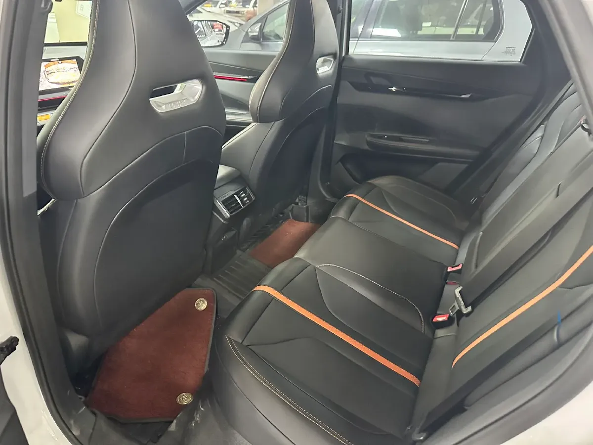 2024 ChangAn UNI-V 1.5T 188HP L4 7DCT,autocango,china used car exporter,china ev exporter,chinese used car exporter,chinese used ev exporter