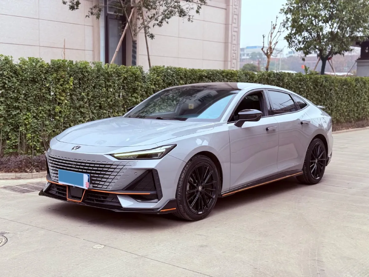 2022 ChangAn UNI-V 1.5T 188HP L4 7DCT,autocango,china used car exporter,china ev exporter,chinese used car exporter,chinese used ev exporter