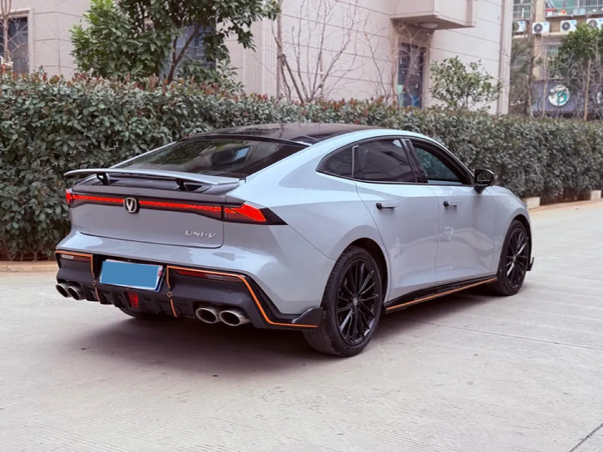 2022 ChangAn UNI-V 1.5T 188HP L4 7DCT,autocango,china used car exporter,china ev exporter,chinese used car exporter,chinese used ev exporter