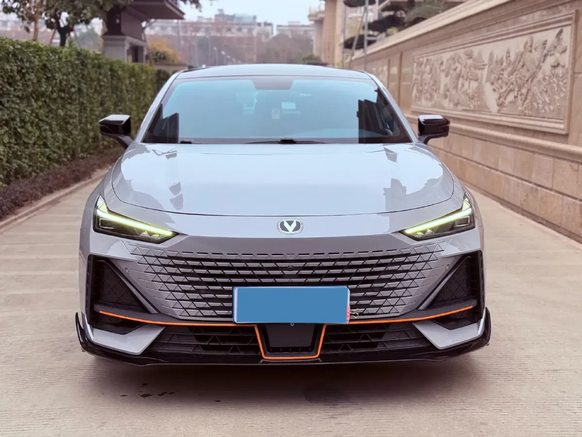 2022 ChangAn UNI-V 1.5T 188HP L4 7DCT,autocango,china used car exporter,china ev exporter,chinese used car exporter,chinese used ev exporter