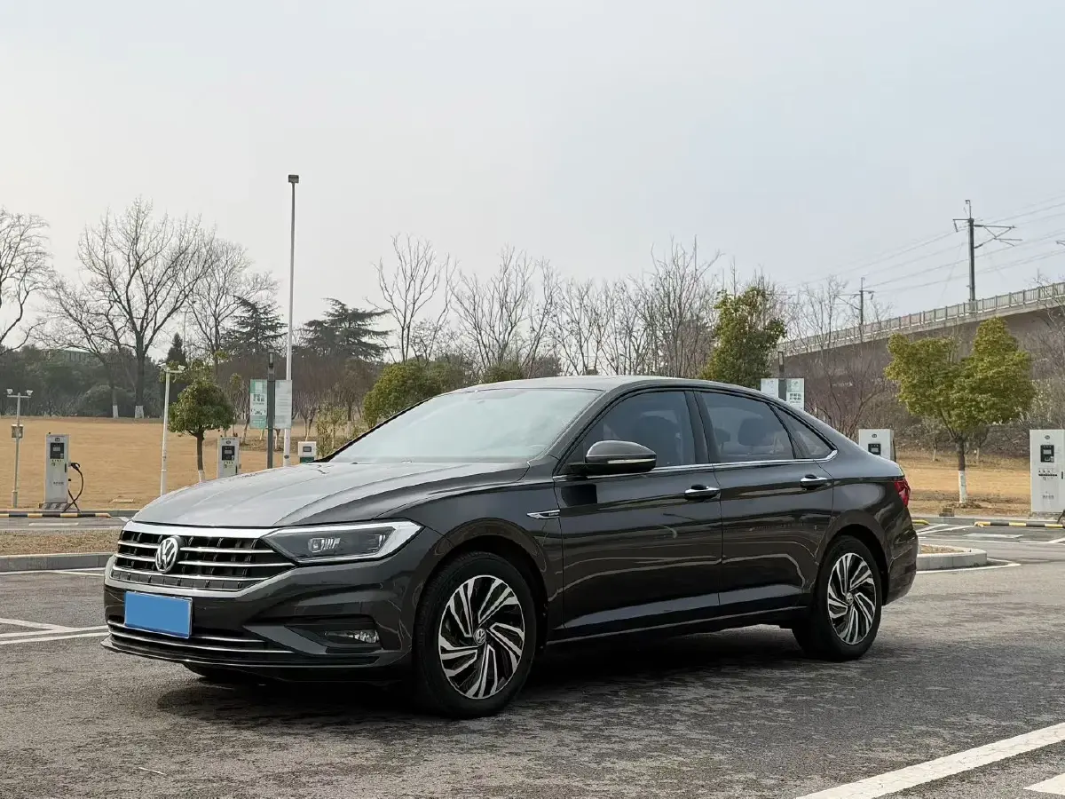 2022 Volkswagen Sagitar 1.2T 116HP L4 7DCT