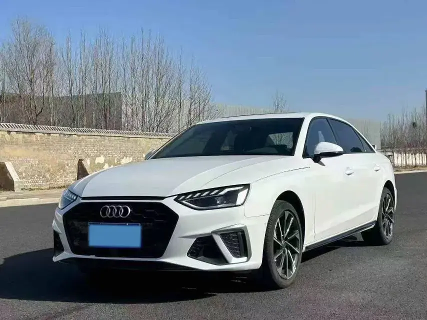 2022 Audi A4L 2.0T 190HP L4 7DCT