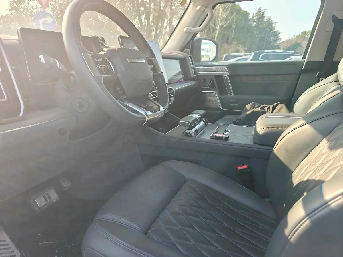 2023 M Hero 917 REEV 197HP 2AT REEV 65.8KWH,autocango,china used car exporter,china ev exporter,chinese used car exporter,chinese used ev exporter