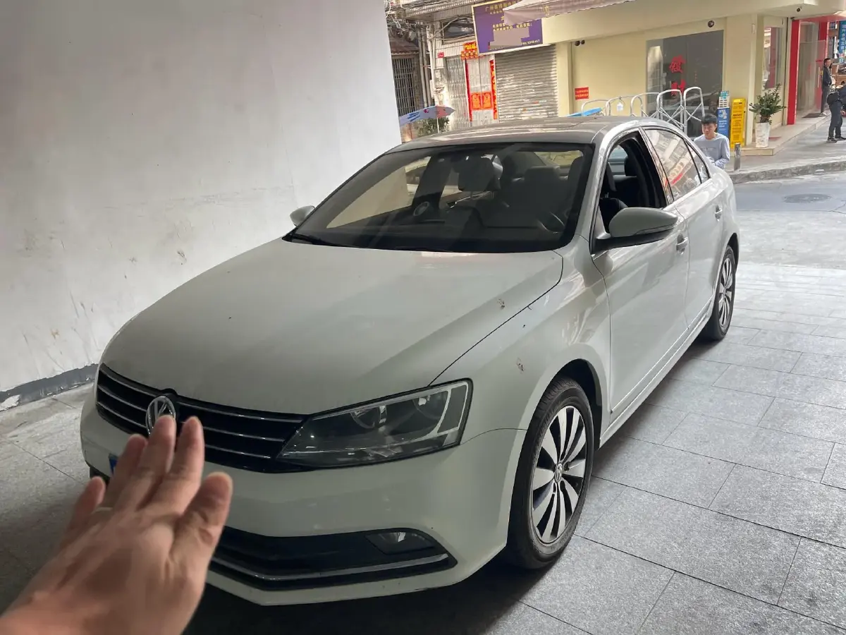 2018 Volkswagen Sagitar 1.2T 110HP L4 7DCT