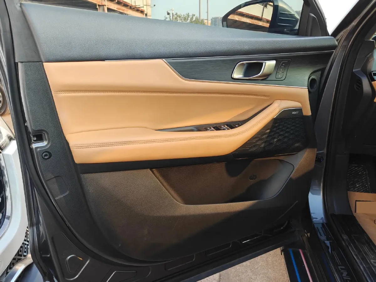 2021 ChangAn UNI-K 2.0T 233HP L4 8AT,autocango,china used car exporter,china ev exporter,chinese used car exporter,chinese used ev exporter