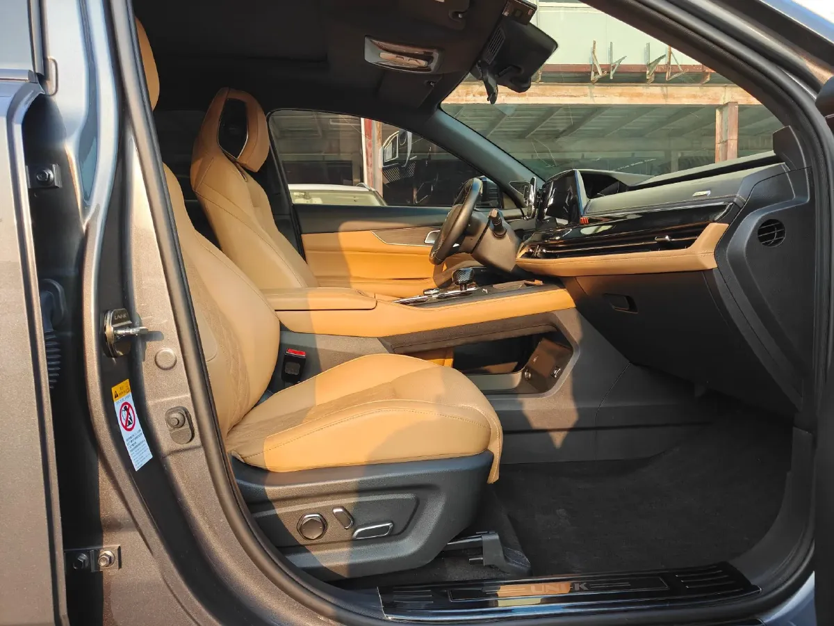 2021 ChangAn UNI-K 2.0T 233HP L4 8AT,autocango,china used car exporter,china ev exporter,chinese used car exporter,chinese used ev exporter