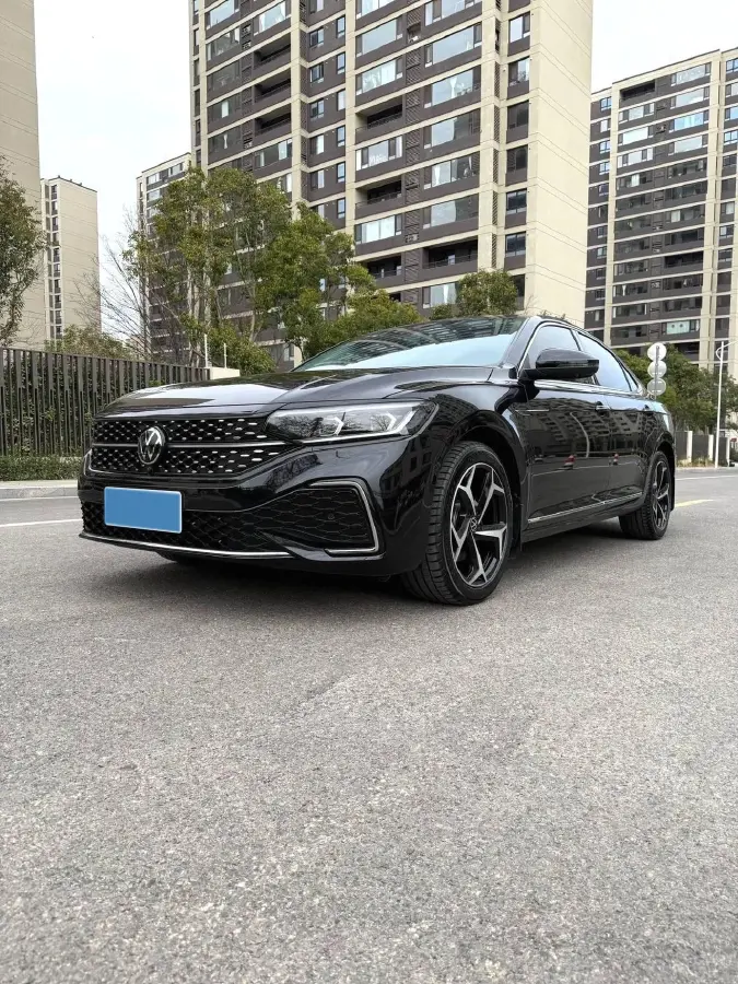 2023 Volkswagen Passat 2.0T 186HP L4 7DCT