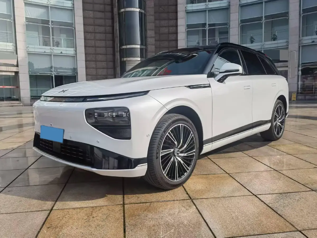 2025 Xpeng G9 BEV 79KWH