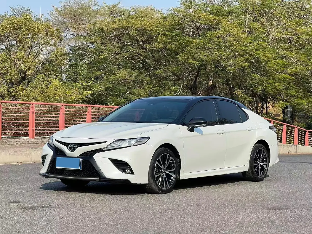 2019 Toyota Camry 2.5L 209HP L4 8AT
