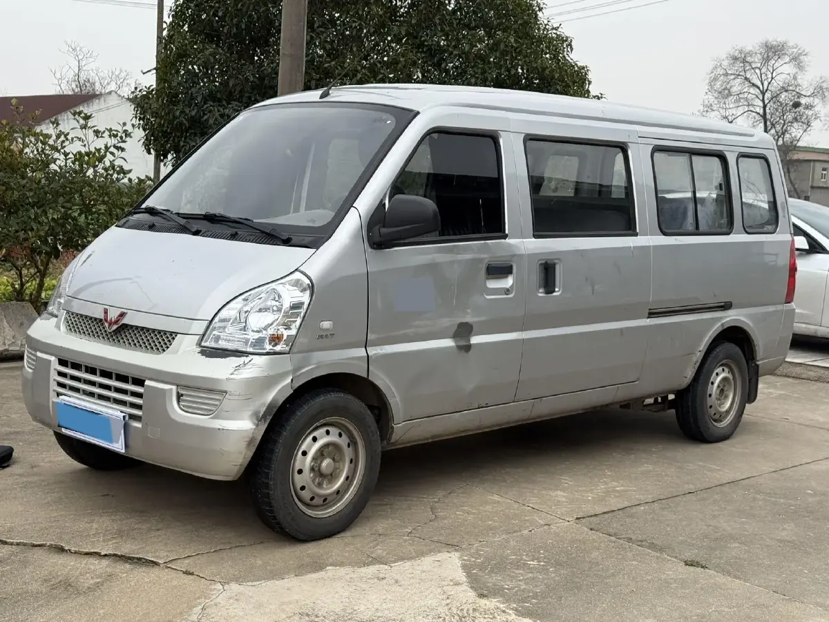 2021 WuLing RongGuang 1.5L 99HP L4 5MT