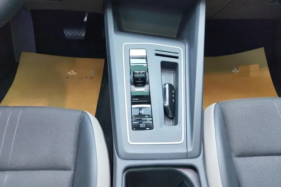 2008 Mitsubishi Zinger 2.0L 170HP L4 5MT,autocango,china used car exporter,china ev exporter,chinese used car exporter,chinese used ev exporter