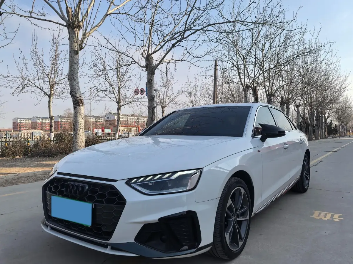 2022 Audi A4L 2.0T 190HP L4 7DCT