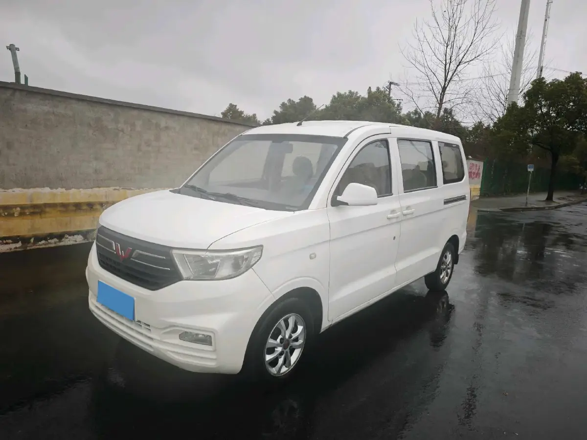 2019 WuLing HongGuang V 1.5L 99HP L4 6MT