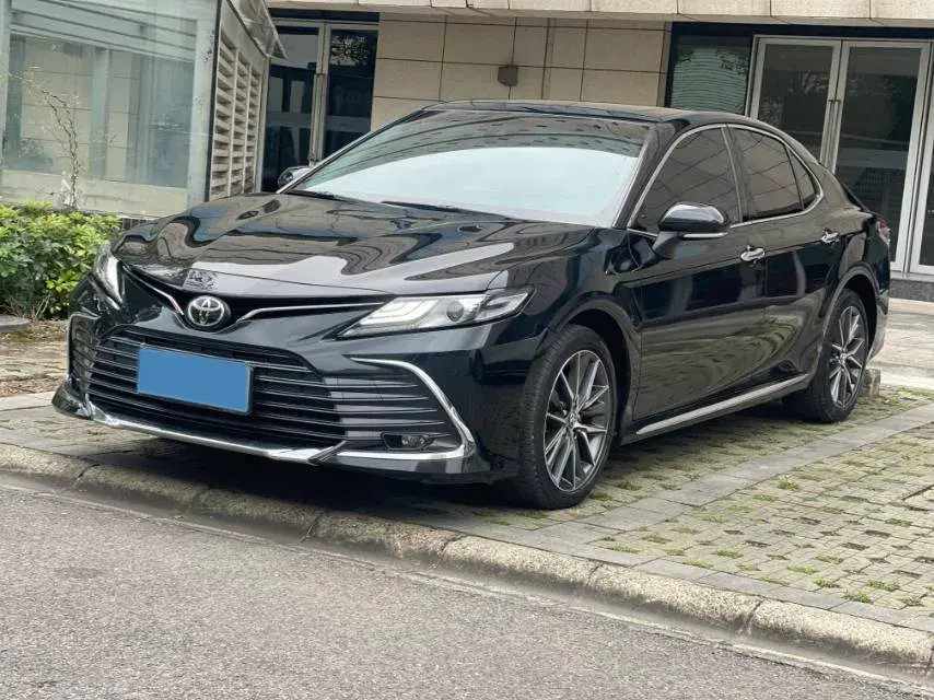 2021 Toyota Camry 2.5L 209HP L4 8AT