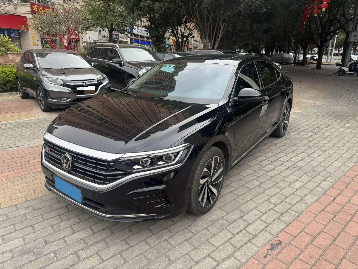2023 Volkswagen Passat 2.0T 186HP L4 7DCT