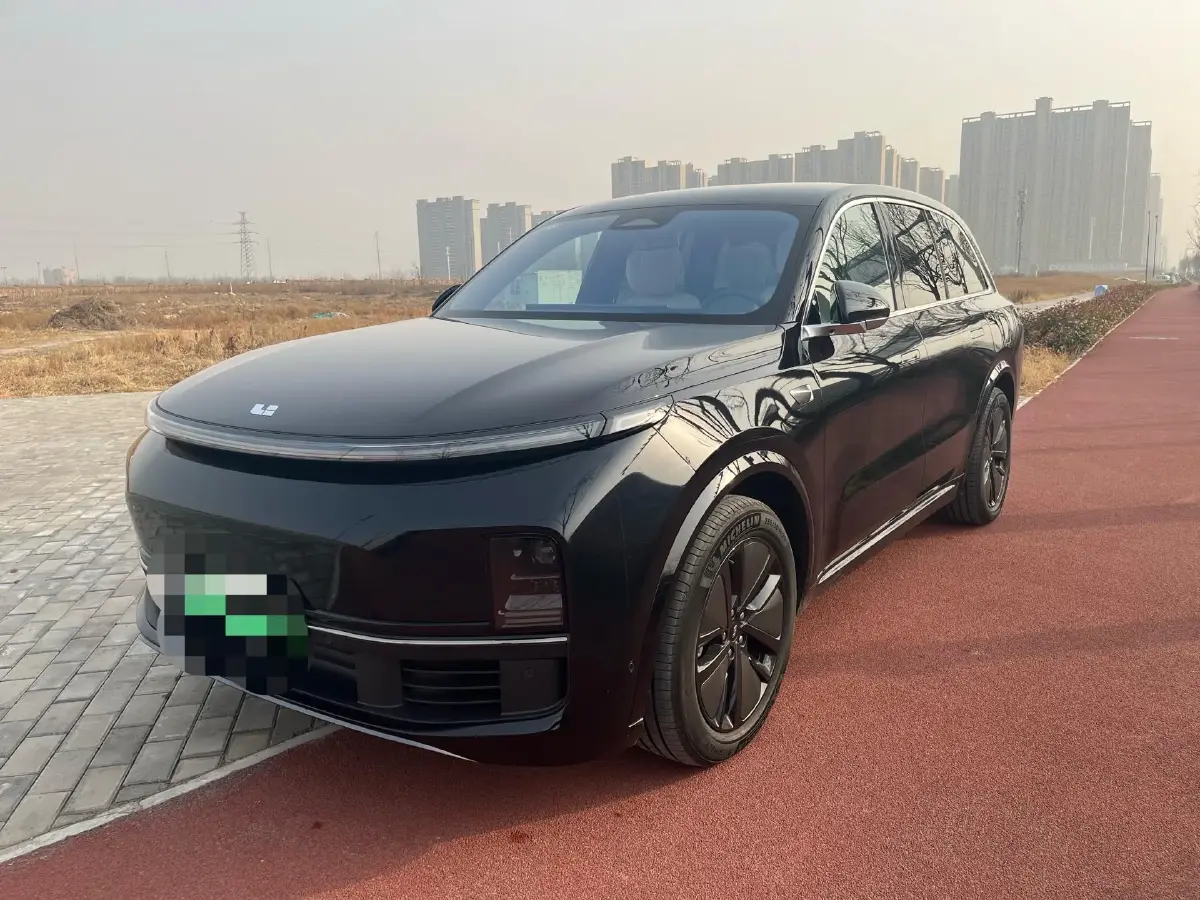 2024 Volvo S60 2.0T 197HP L4 7DCT