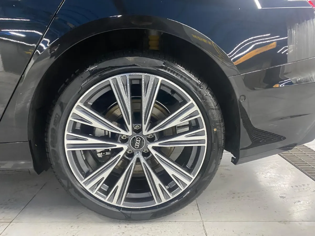 2026 Audi A6L 2.0T 245HP L4 7DCT,autocango,china used car exporter,china ev exporter,chinese used car exporter,chinese used ev exporter