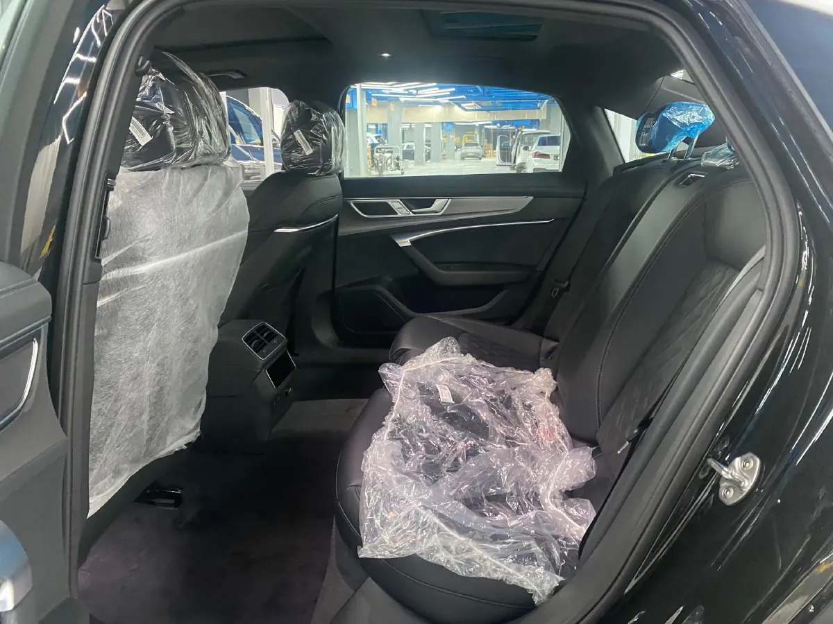 2026 Audi A6L 2.0T 245HP L4 7DCT,autocango,china used car exporter,china ev exporter,chinese used car exporter,chinese used ev exporter