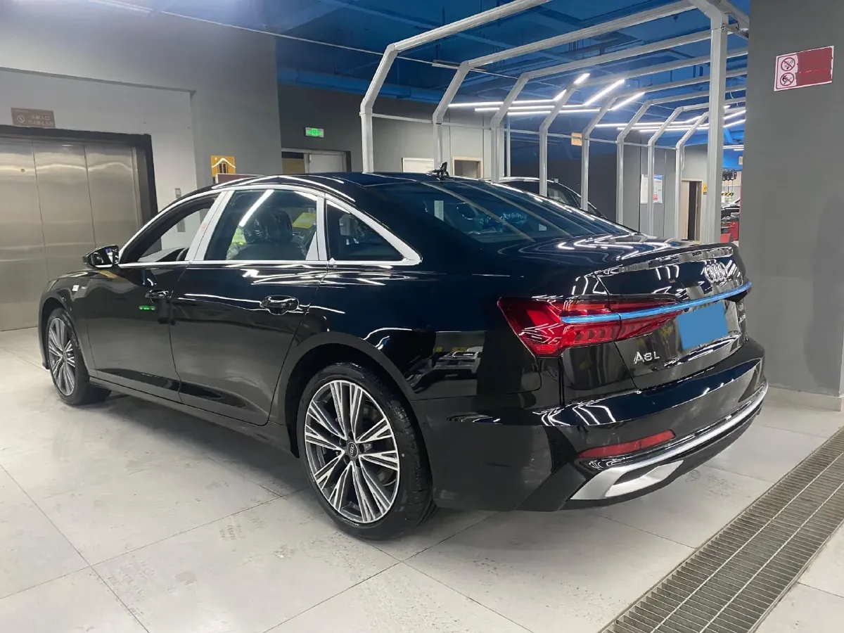 2026 Audi A6L 2.0T 245HP L4 7DCT,autocango,china used car exporter,china ev exporter,chinese used car exporter,chinese used ev exporter
