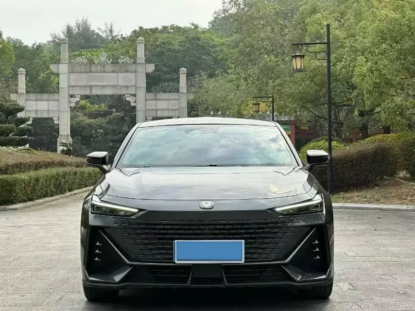 2022 ChangAn UNI-V 1.5T 188HP L4 7DCT,autocango,china used car exporter,china ev exporter,chinese used car exporter,chinese used ev exporter